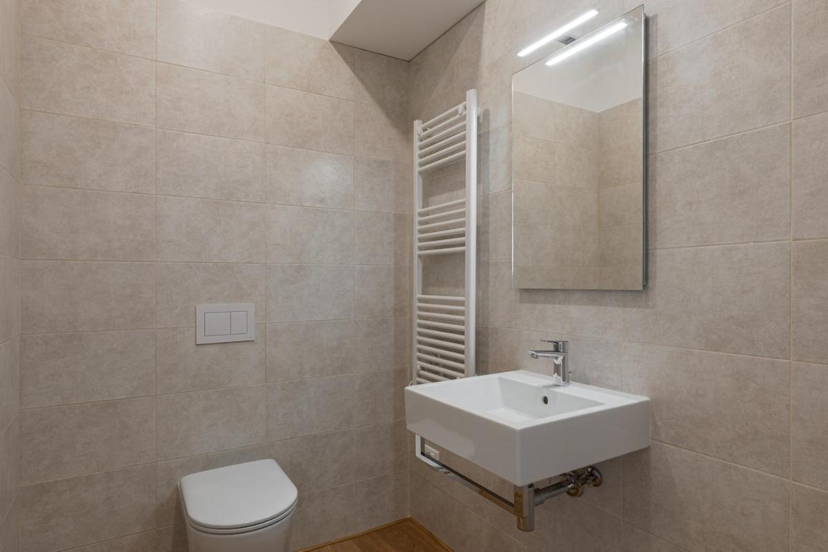 Vesta 2 * Rome